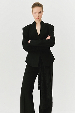 Жакет приталенный с рельефным воротником