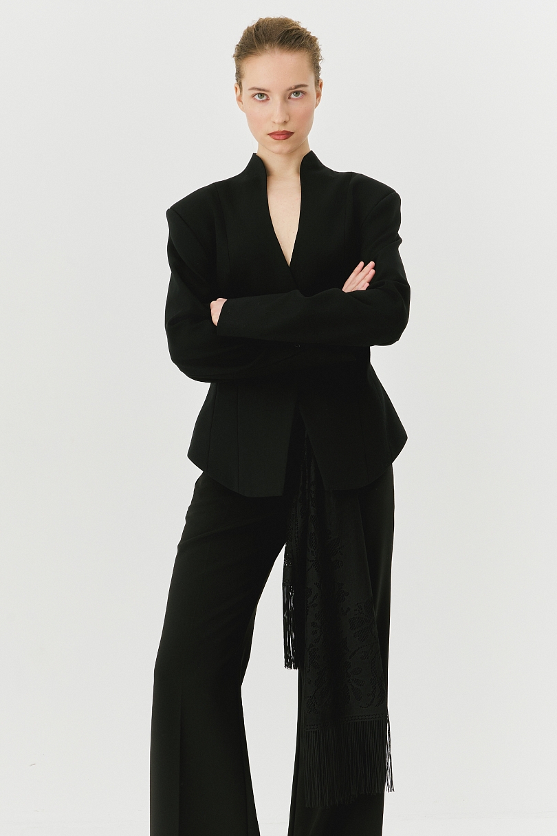 Жакет приталенный с рельефным воротником