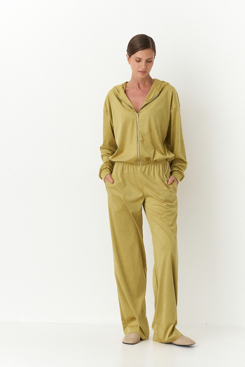 Костюм из экозамши на молнии