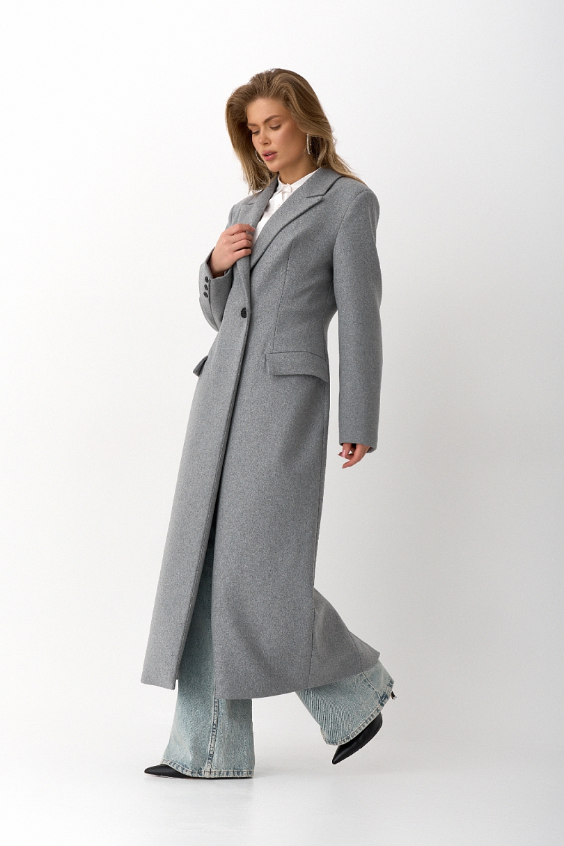 Пальто силуэтное с акцентными плечами