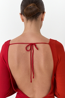 Платье мини из трикотажа с открытой спинкой 