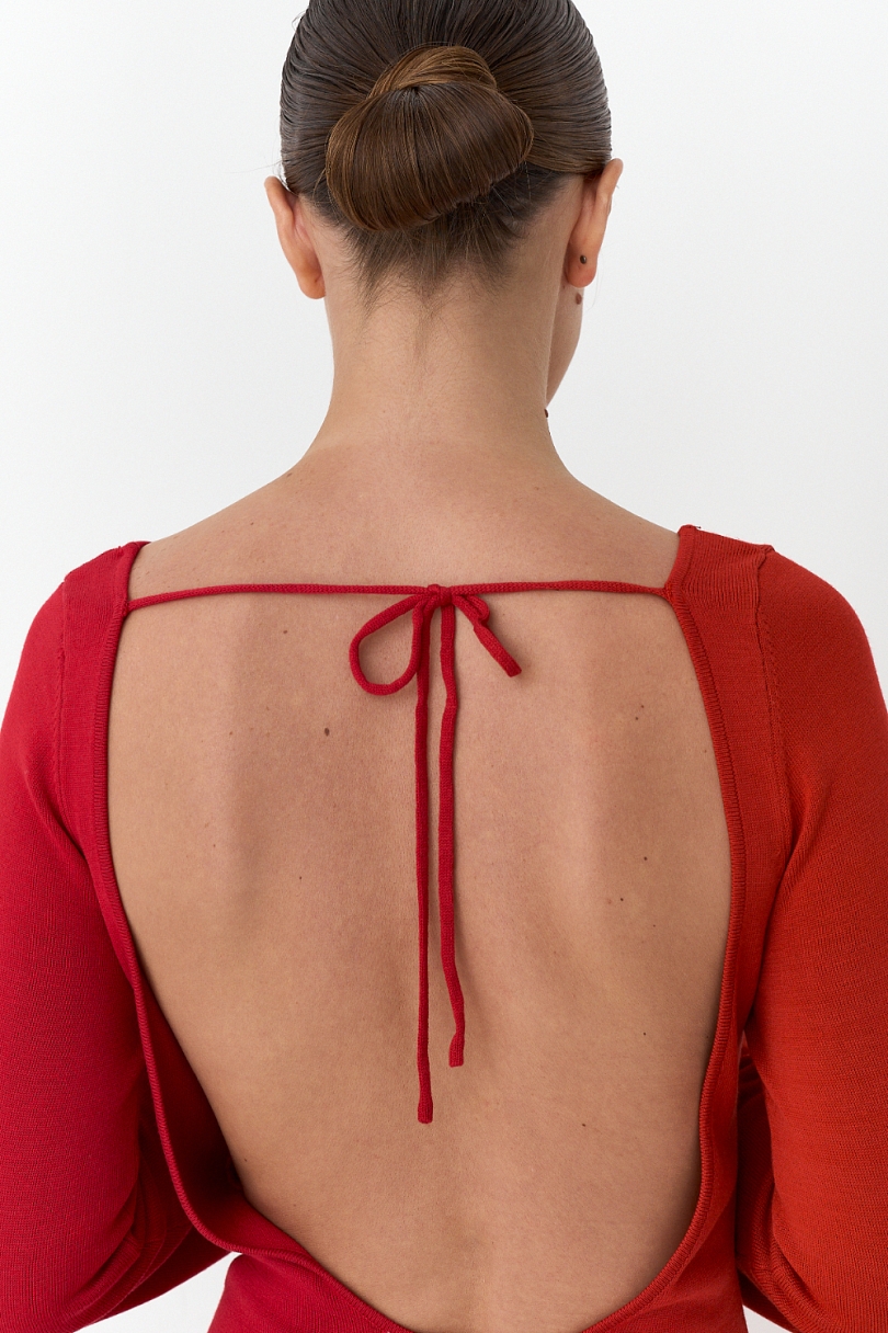 Платье мини из трикотажа с открытой спинкой 