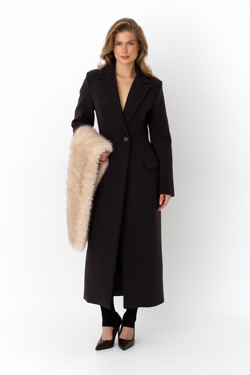 Пальто силуэтное с акцентными плечами