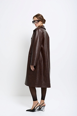 Тренч удлиненный из экокожи с эффектом тиснения