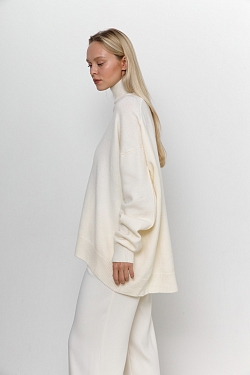 Свитер c горлом oversize