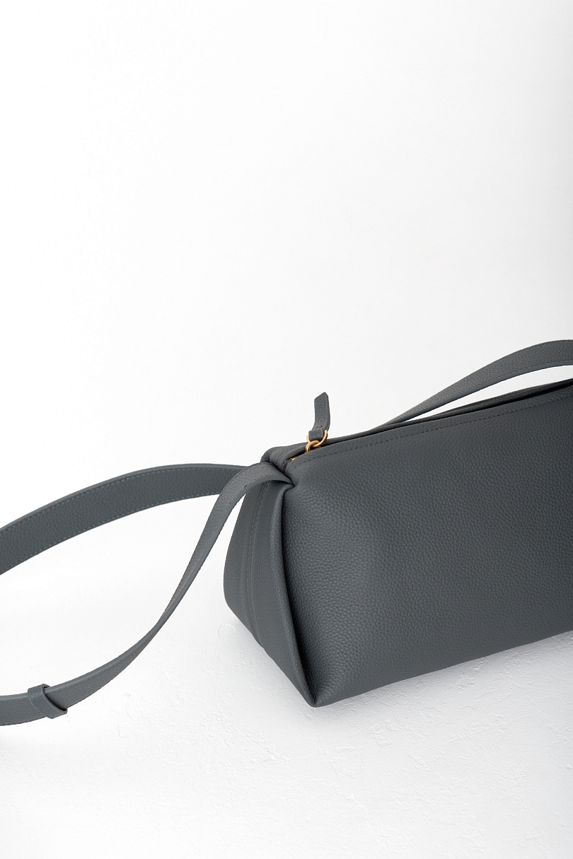 Сумка-хобо из зернистой кожи