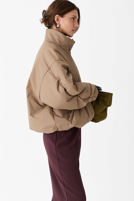 Бомбер утепленный со сборками по рукаву