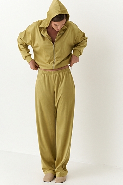 Костюм из экозамши на молнии