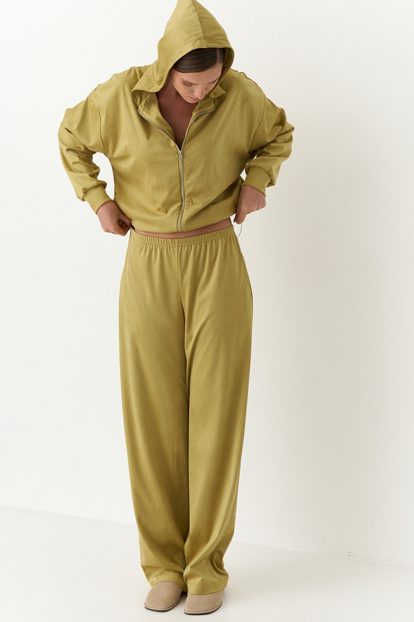 Костюм из экозамши на молнии