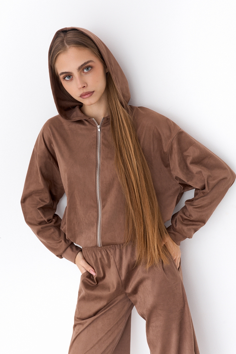 Костюм из экозамши на молнии