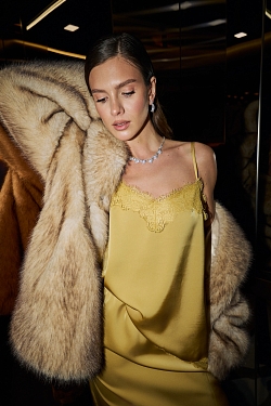 Топ из кружева ассиметричный