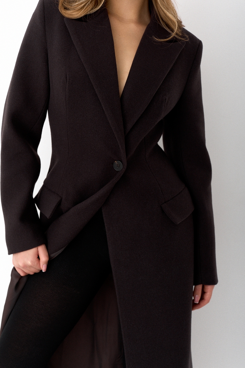 Пальто силуэтное с акцентными плечами