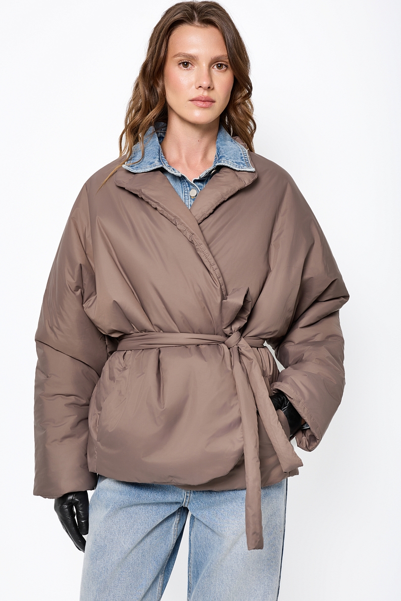 Куртка с цельнокроеным рукавом с поясом