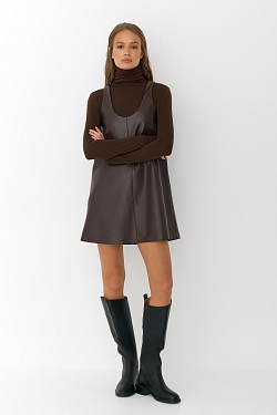 Сарафан из экокожи свободного кроя