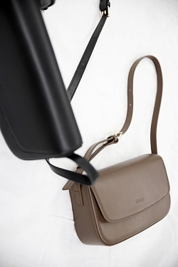 Сумка из натуральной кожи базовая с лого