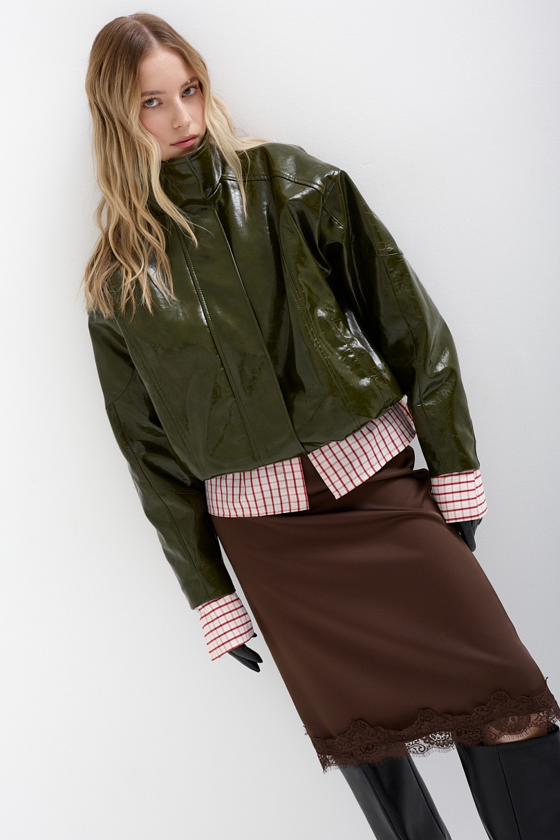 Бомбер из лакированной экокожи утепленный