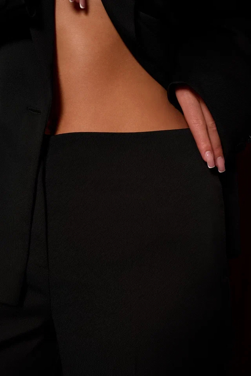 Брюки прямого кроя из костюмного атласа