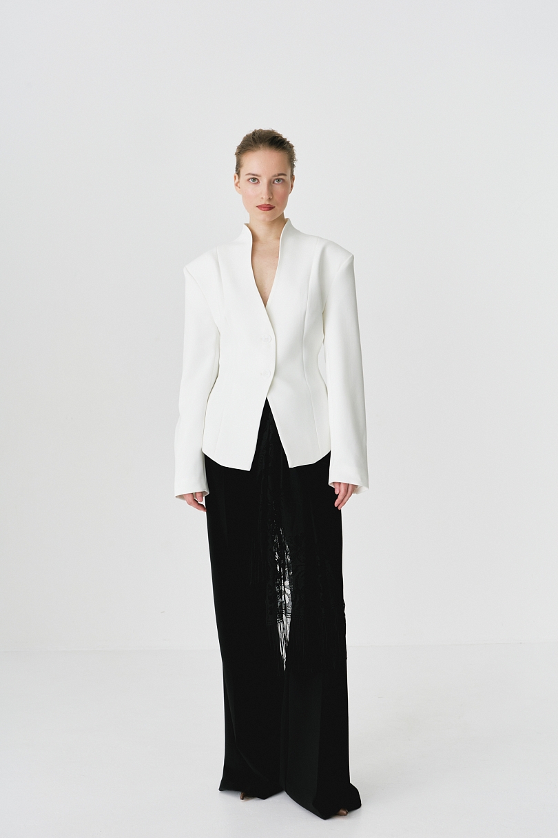 Жакет приталенный с рельефным воротником