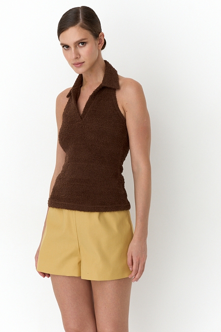 Топ из пушистого трикотажа с открытой спинкой