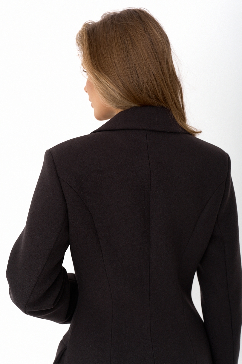 Пальто силуэтное с акцентными плечами