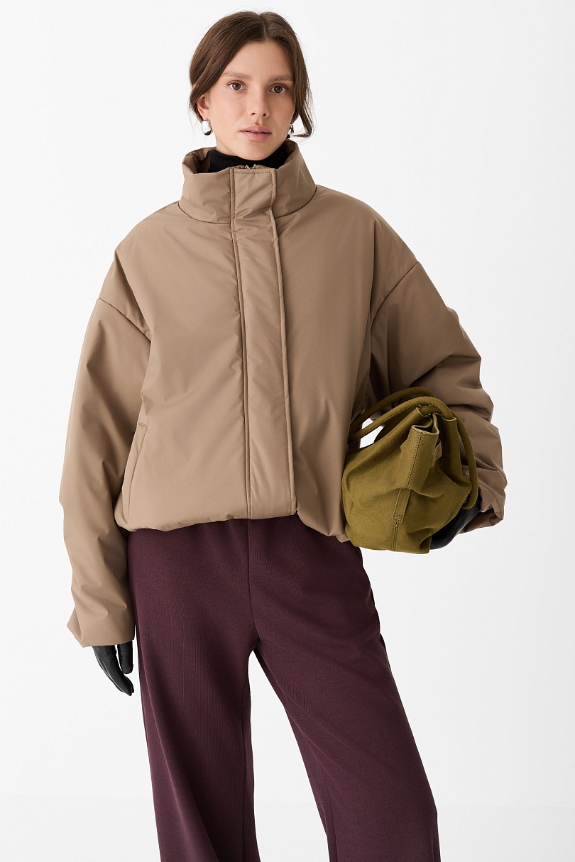 Бомбер утепленный со сборками по рукаву