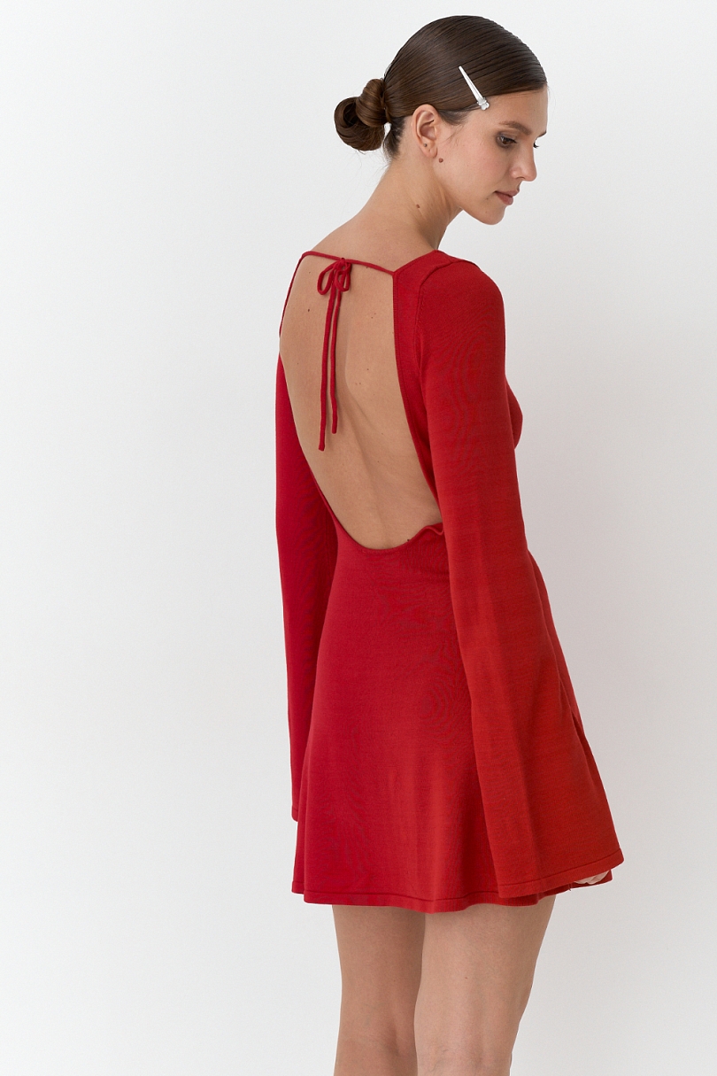Платье мини из трикотажа с открытой спинкой 
