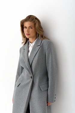 Пальто силуэтное с акцентными плечами