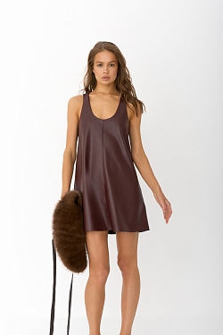 Сарафан из экокожи свободного кроя