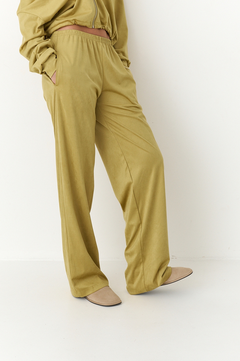 Костюм из экозамши на молнии