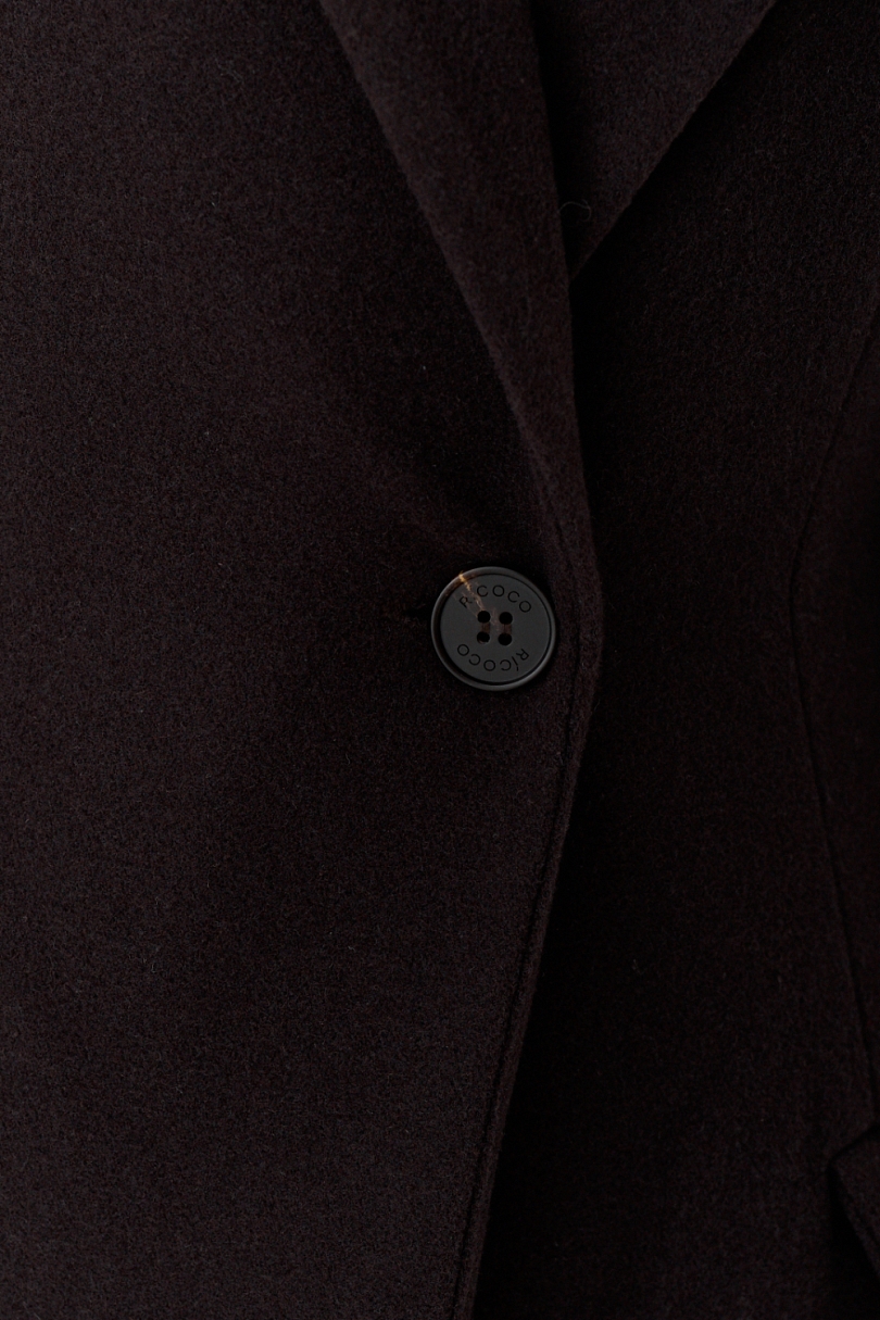 Пальто силуэтное с акцентными плечами