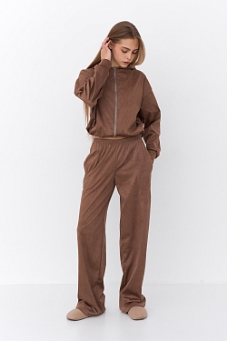 Костюм из экозамши на молнии