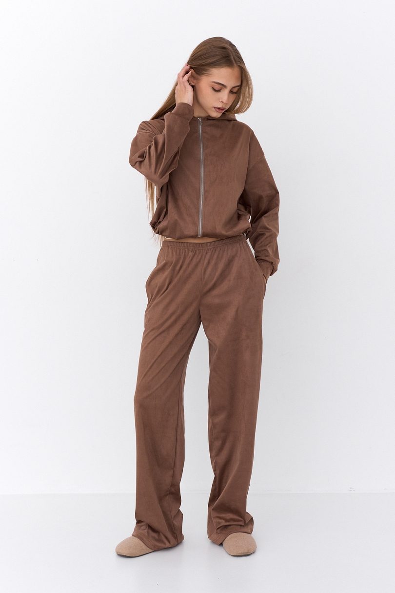 Костюм из экозамши на молнии