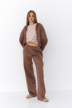 Костюм из экозамши на молнии