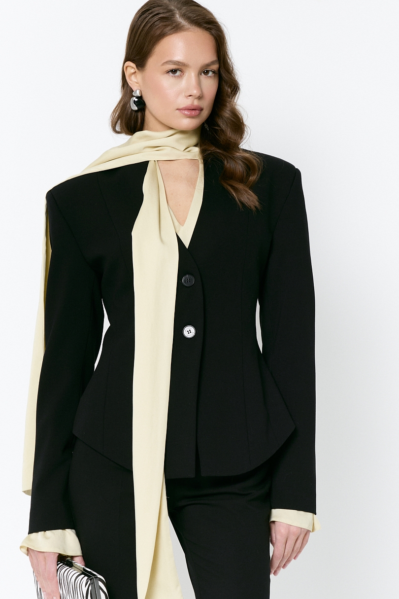 Жакет приталенный с рельефным воротником