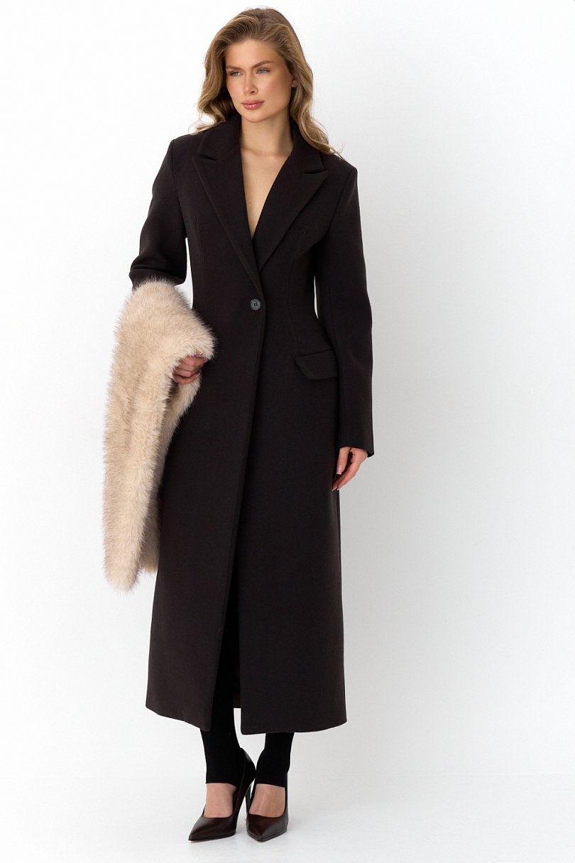 Пальто силуэтное с акцентными плечами