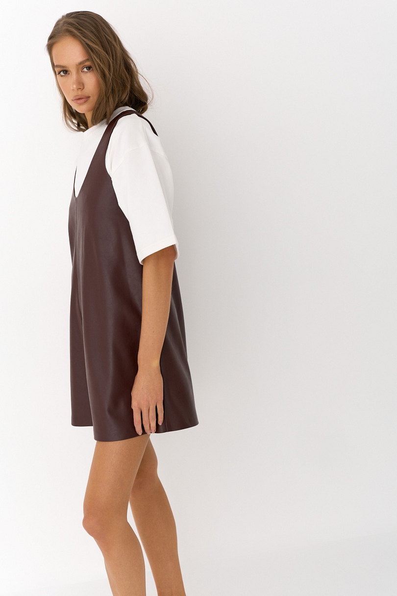 Сарафан из экокожи свободного кроя