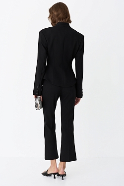 Жакет приталенный с рельефным воротником