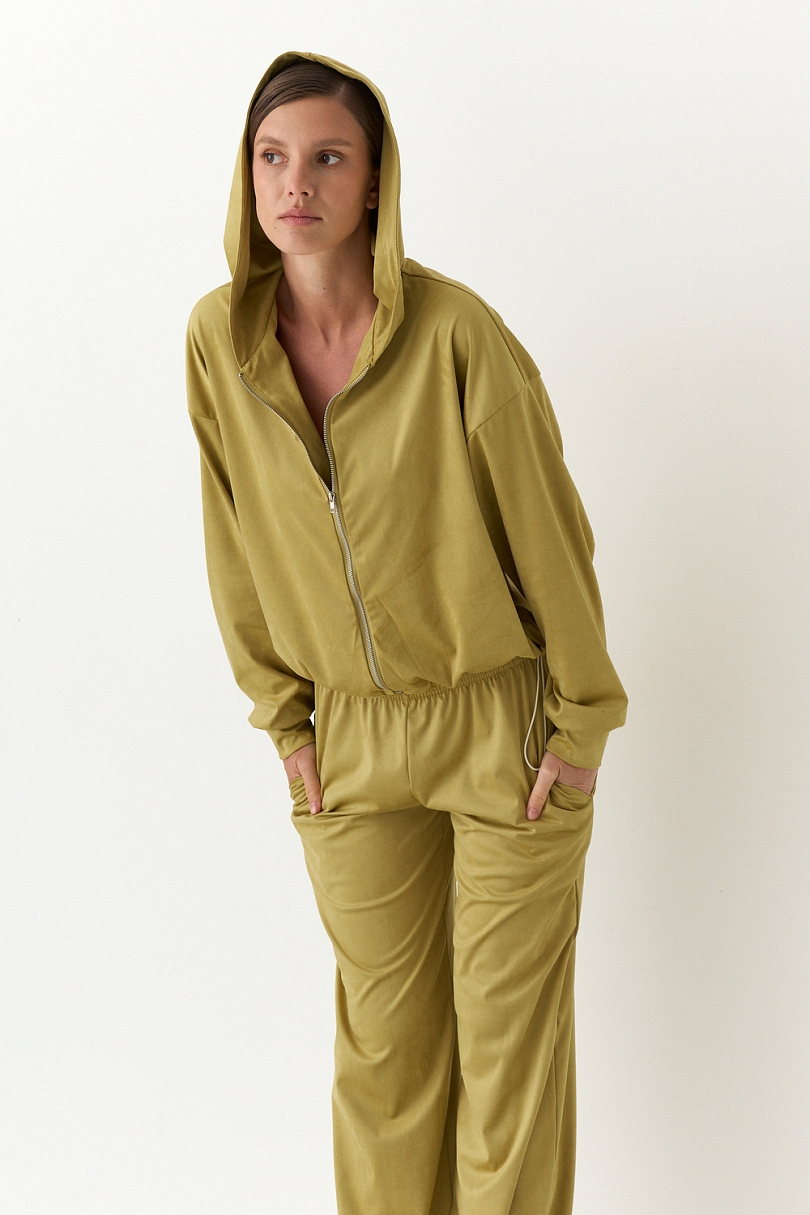 Костюм из экозамши на молнии