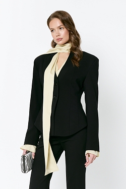 Жакет приталенный с рельефным воротником