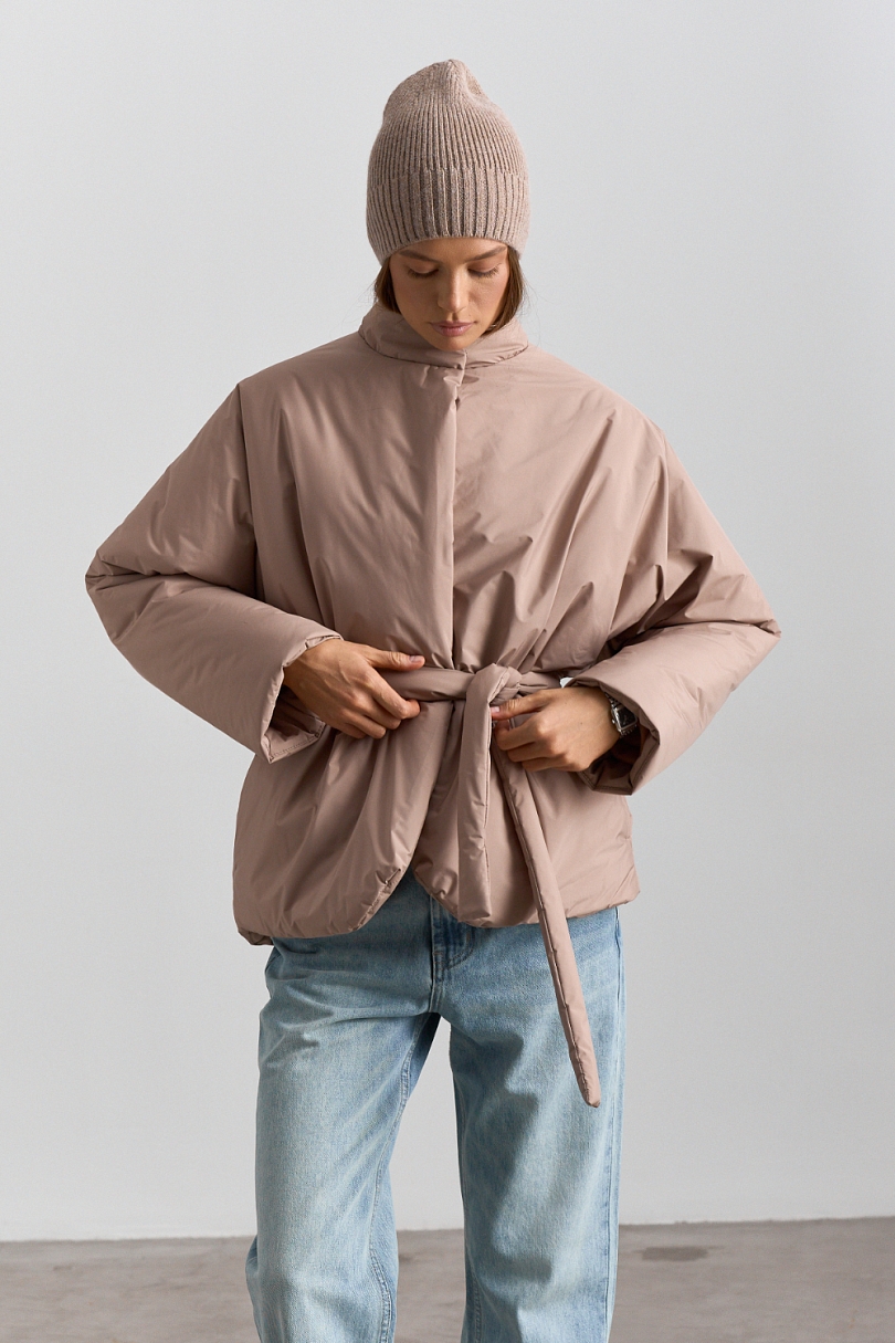 Куртка с цельнокроеным рукавом с поясом