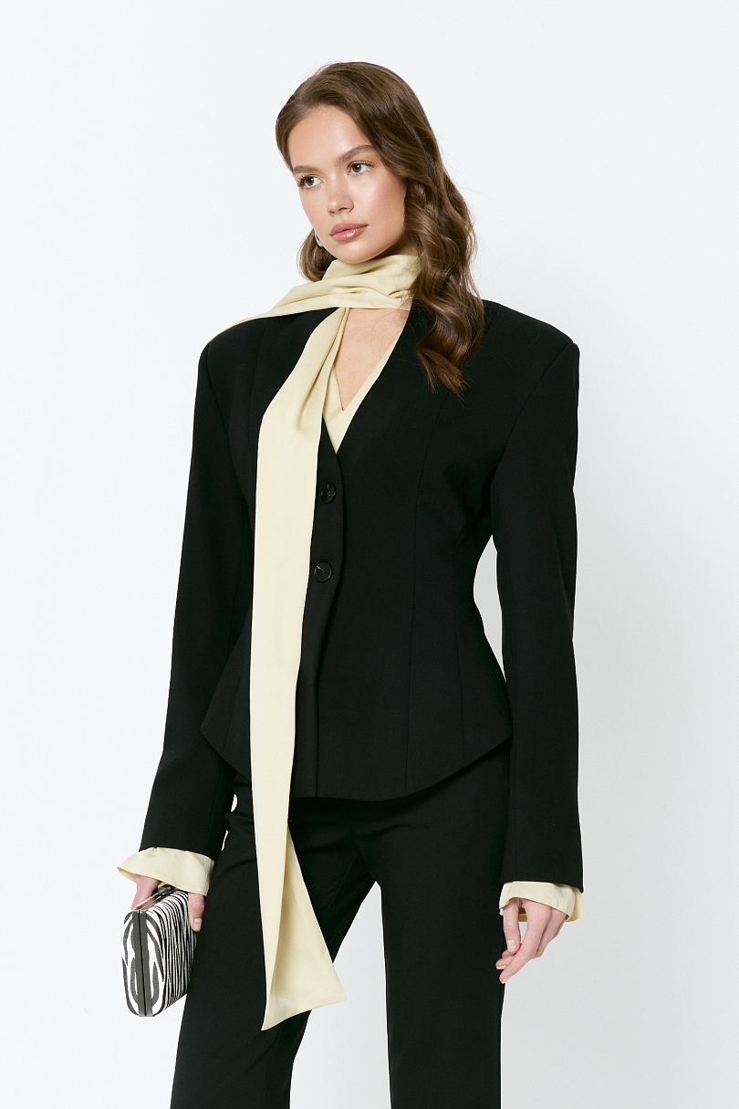 Жакет приталенный с рельефным воротником