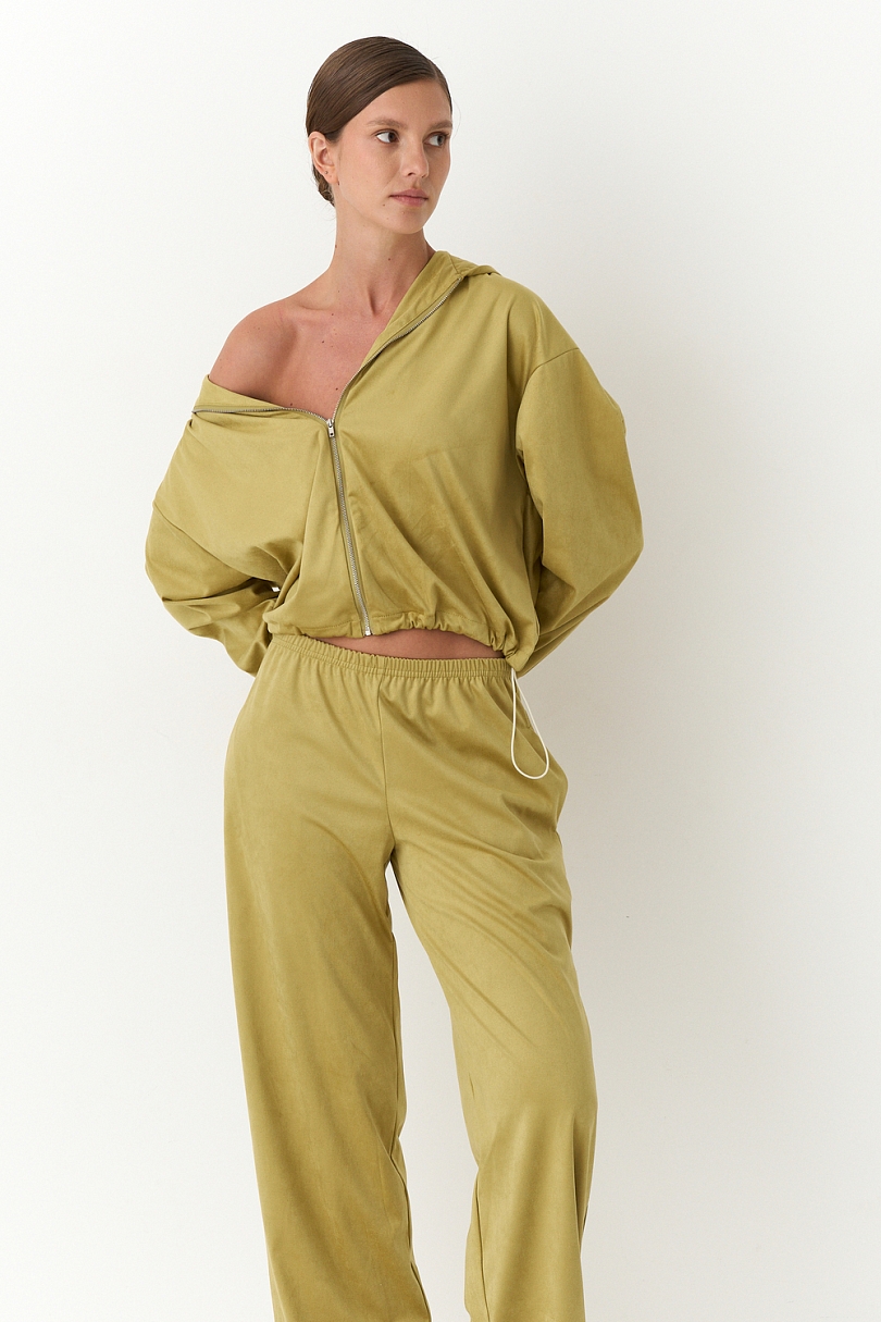 Костюм из экозамши на молнии