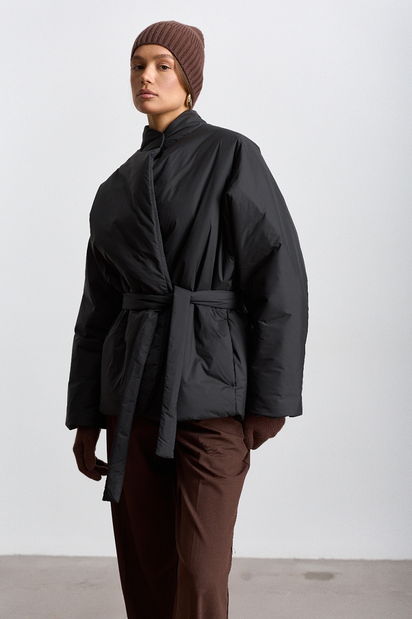 Куртка с цельнокроеным рукавом с поясом