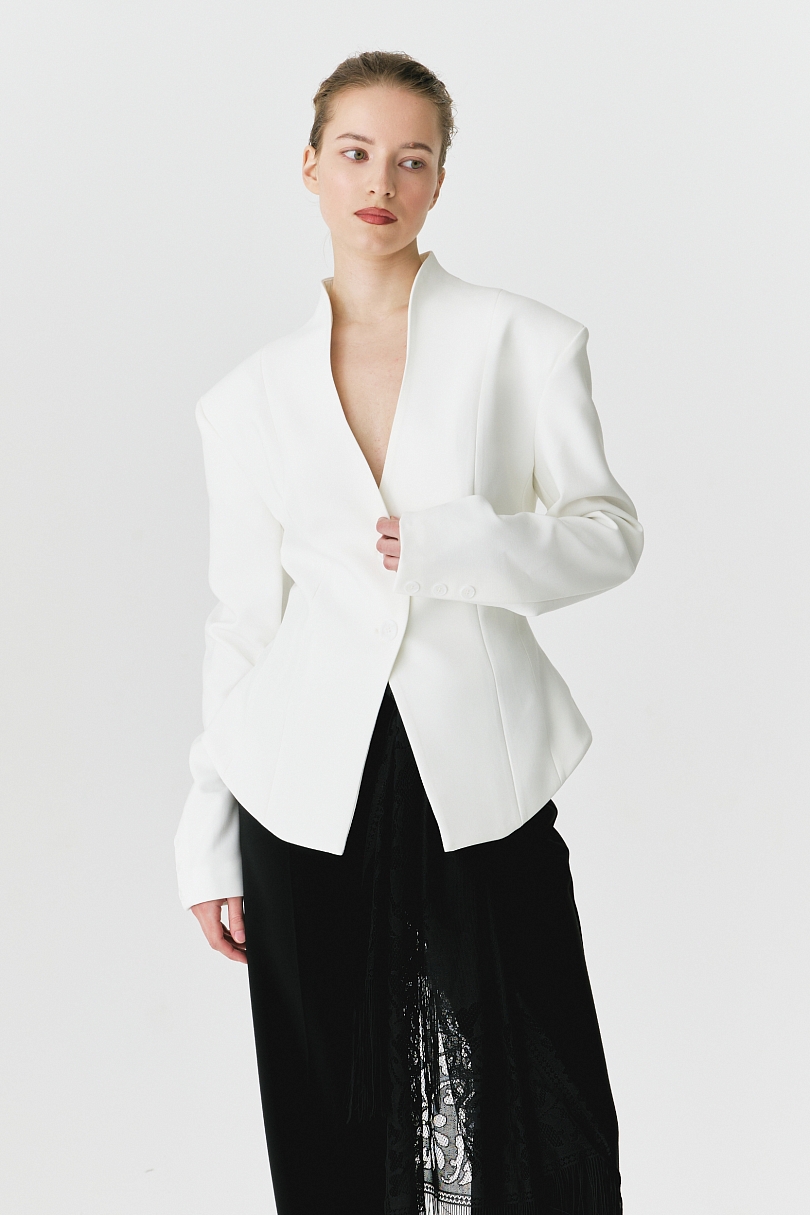 Жакет приталенный с рельефным воротником