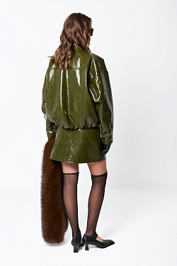 Бомбер из лакированной экокожи утепленный