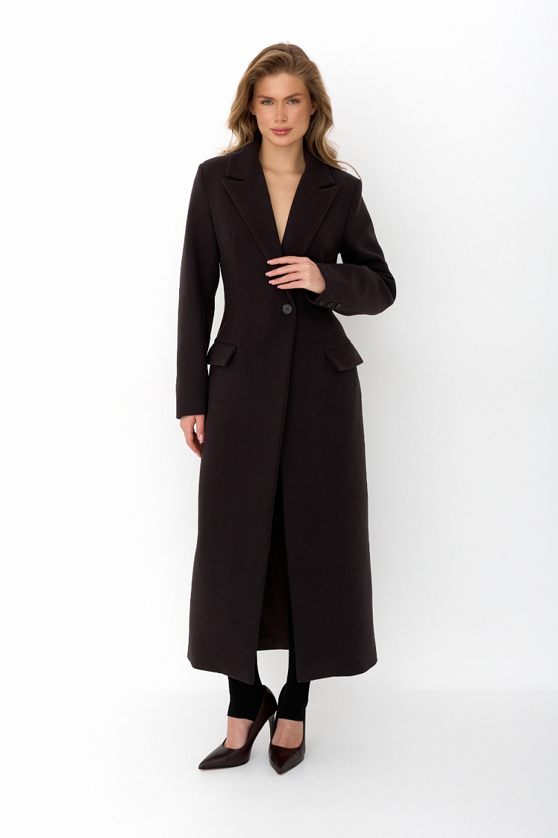 Пальто силуэтное с акцентными плечами