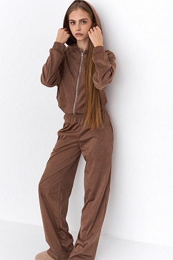 Костюм из экозамши на молнии