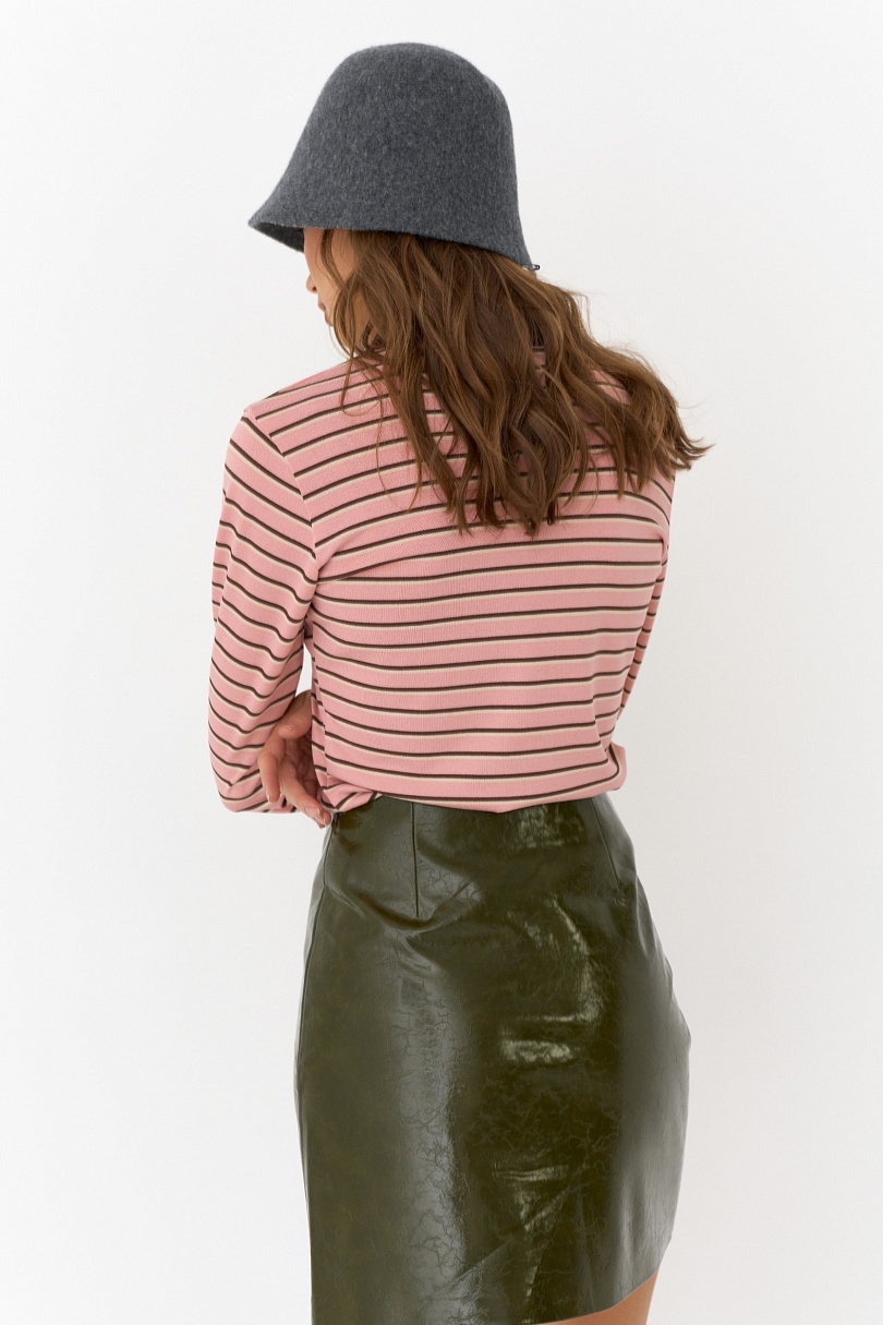 Лонгслив с воротником поло полуприталенный