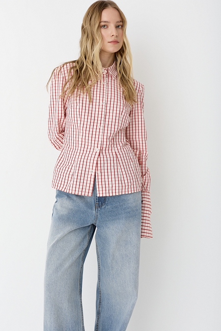 Рубашка приталенного кроя с акцентными манжетами