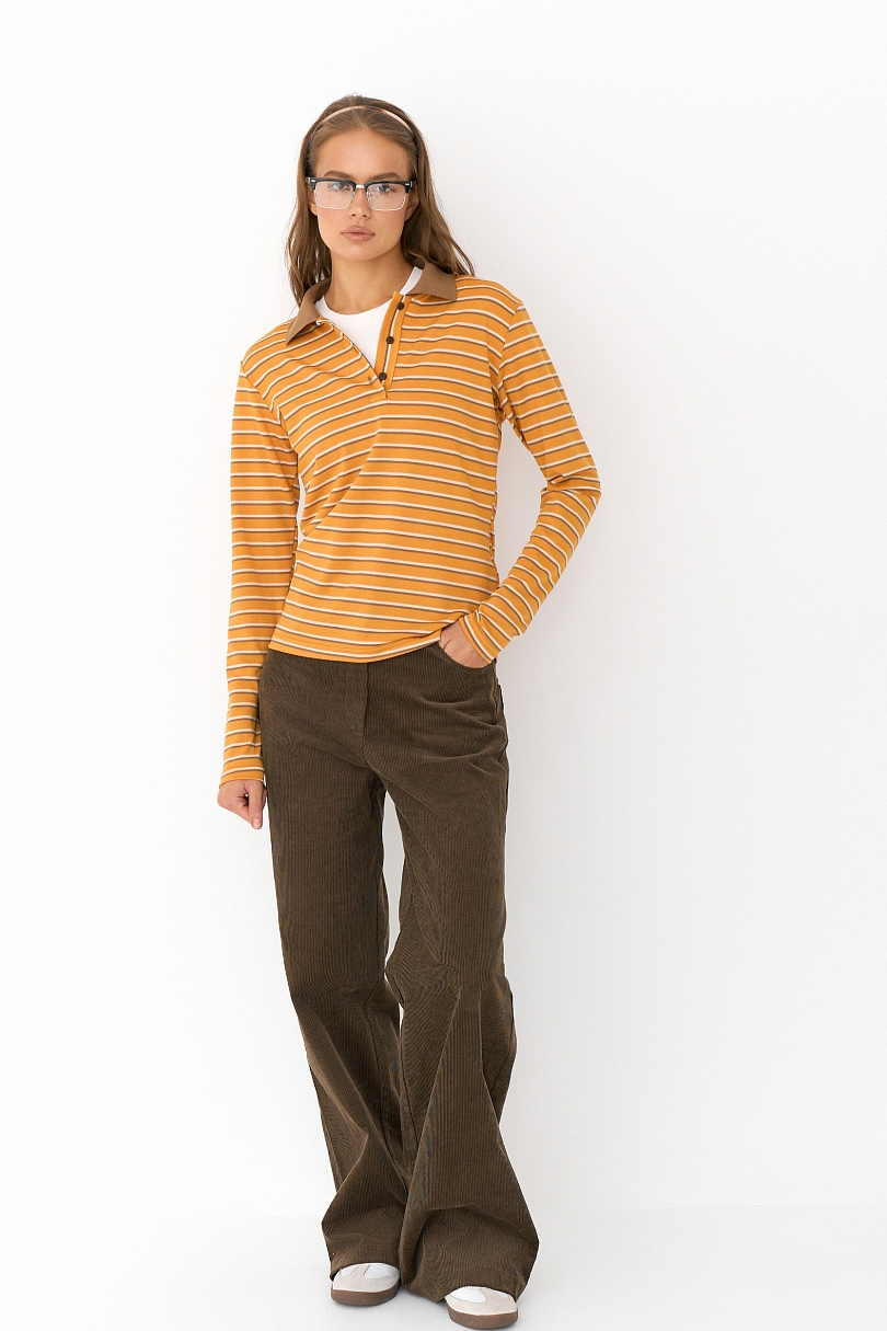 Лонгслив с воротником поло полуприталенный